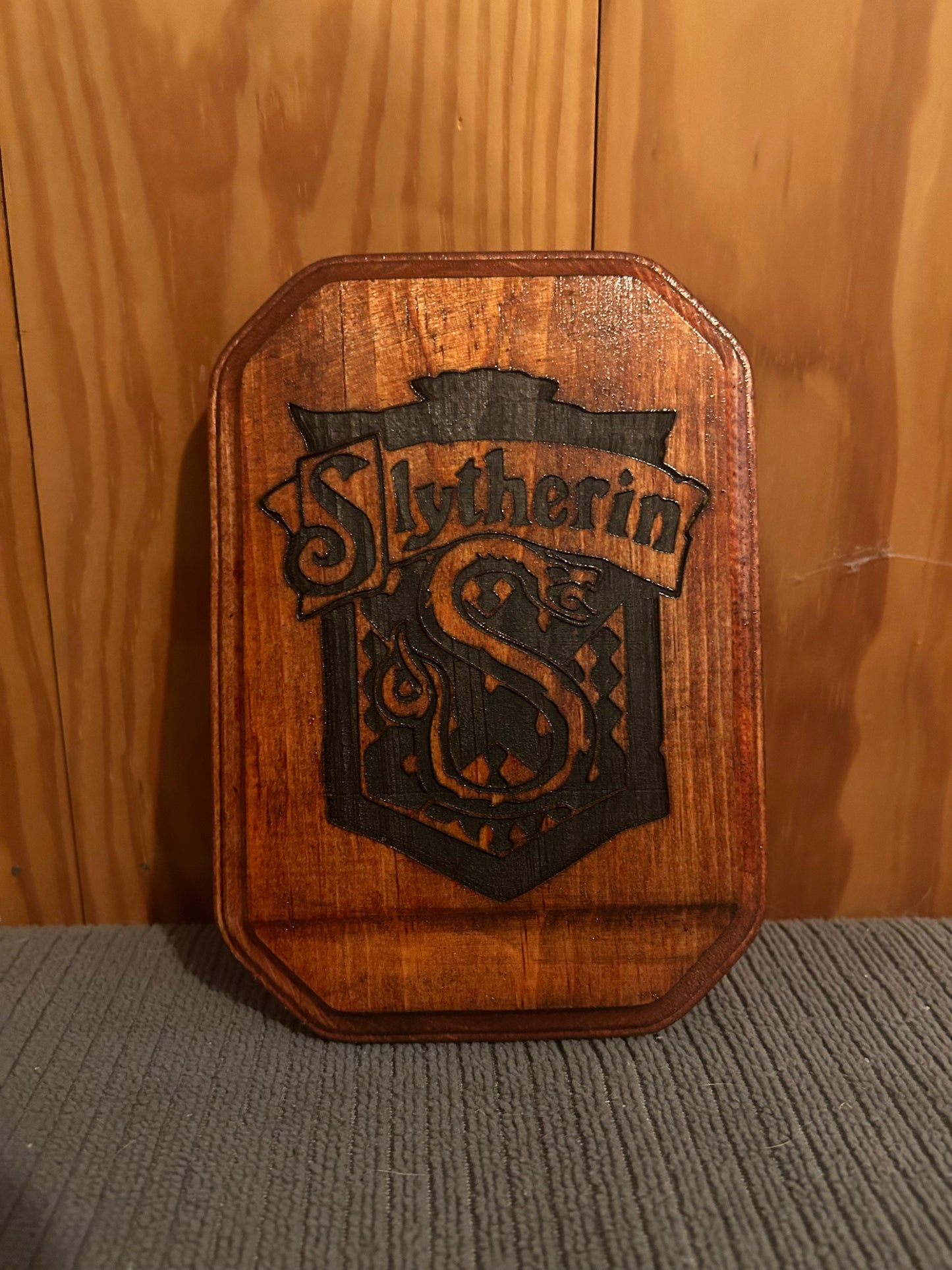 Potter Small Wall Crest