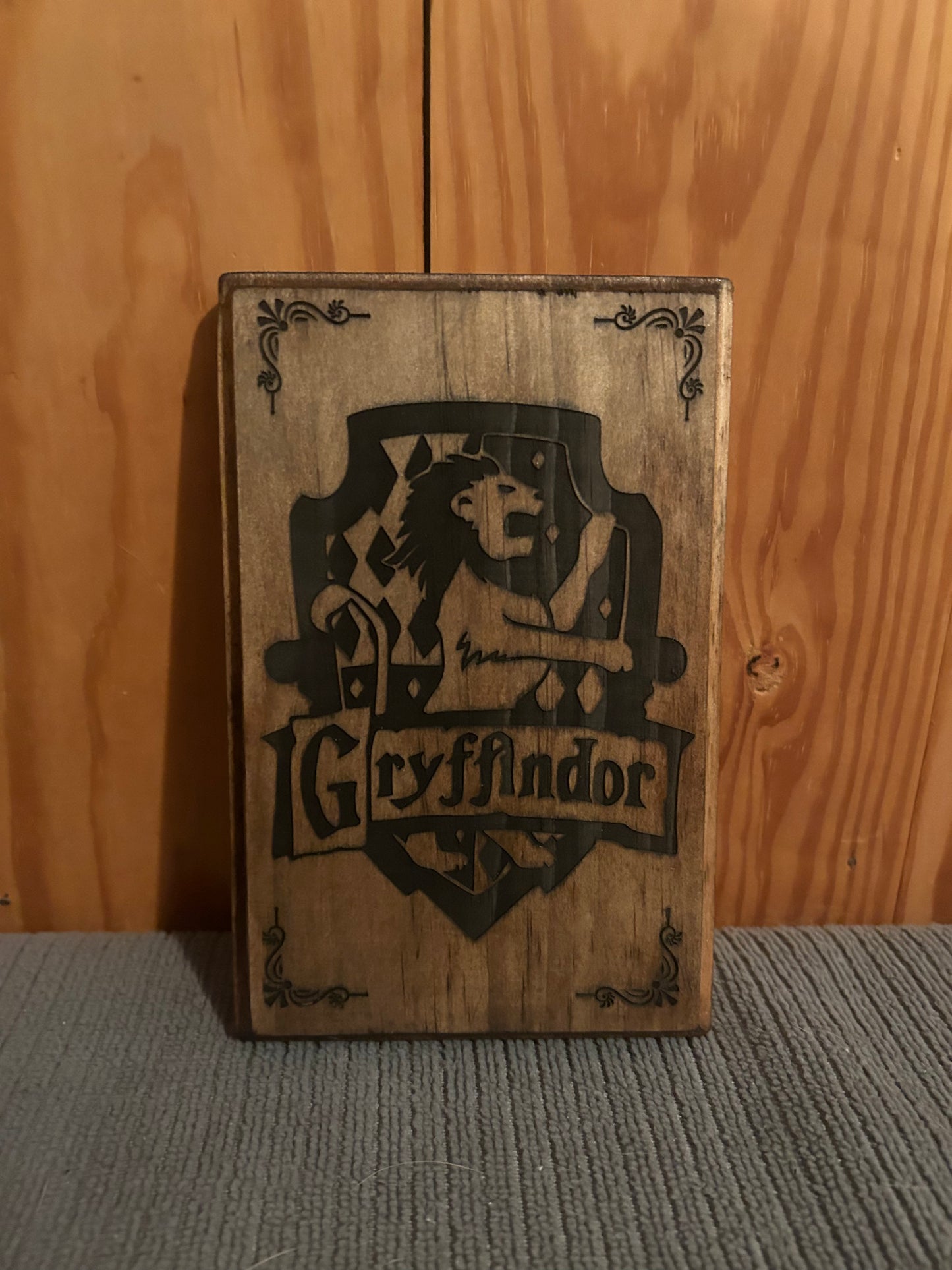 Potter Wall Crest