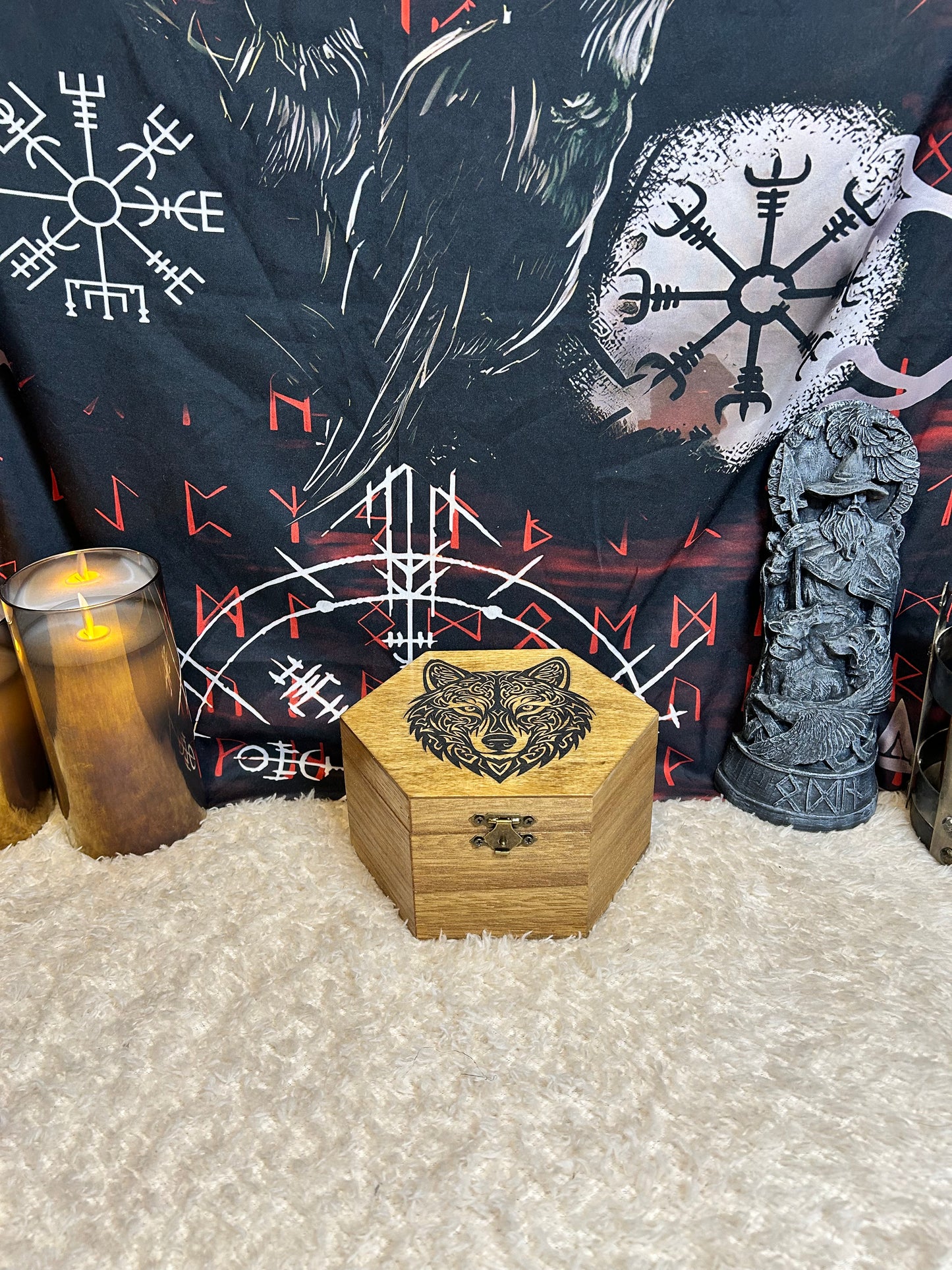 Knotwork Wolf Hex Box