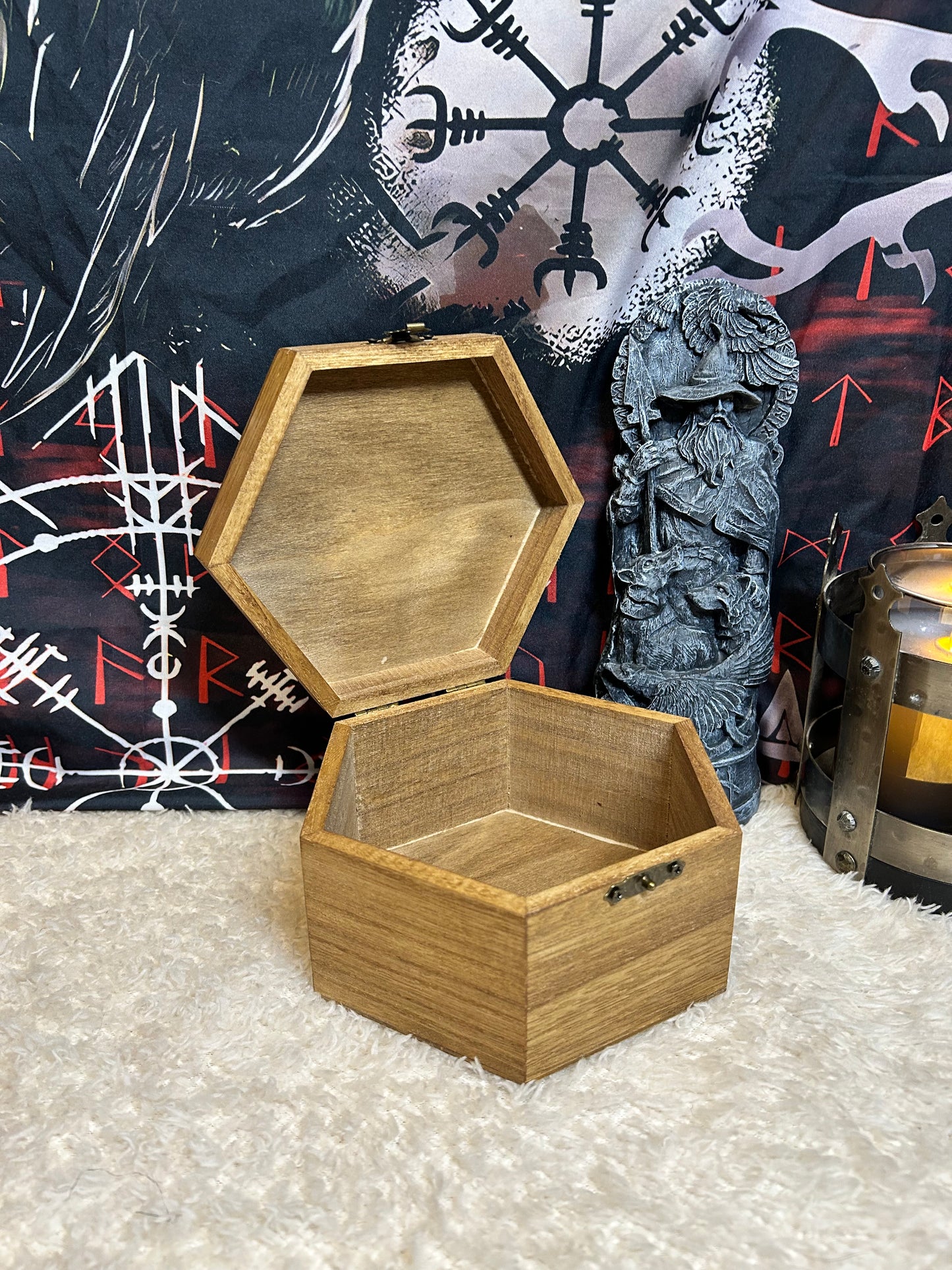 Knotwork Wolf Hex Box