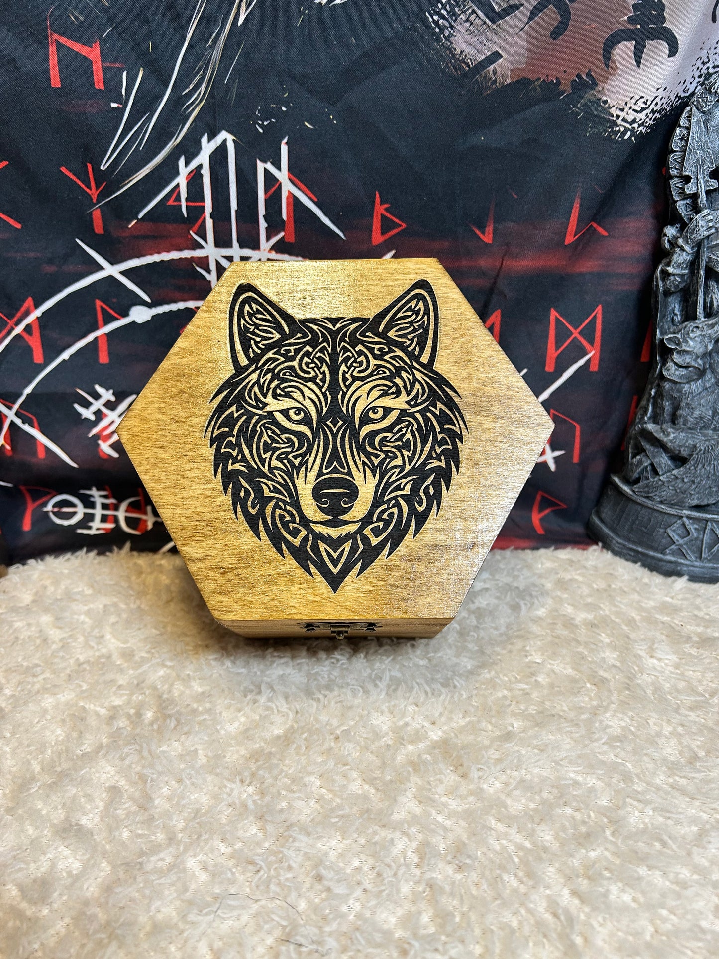 Knotwork Wolf Hex Box